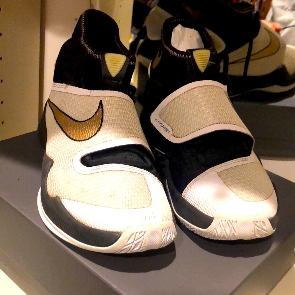 Nike Zoom - hightop bball shoes.